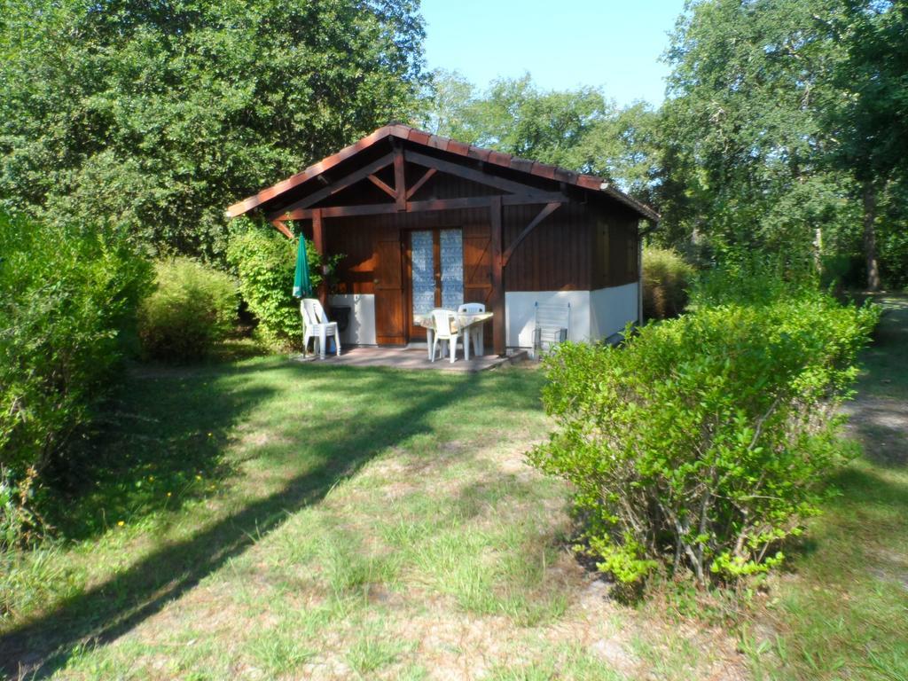 Les Chalets Du Gelat, Nature Et Calme Noaillan Exterior photo